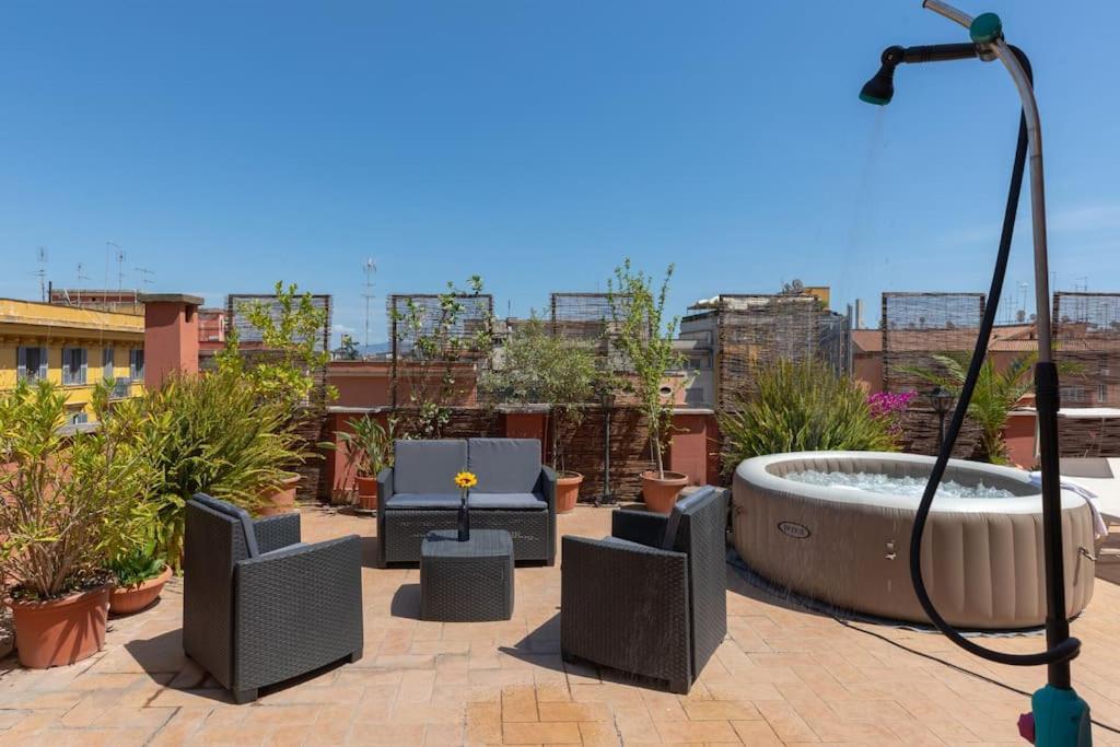 Penthouse With Jacuzzi On Private Terrace In Trastevere Róma Kültér fotó
