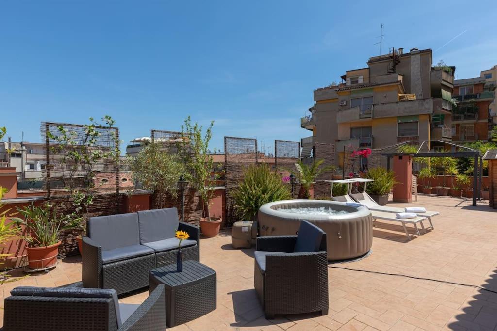 Penthouse With Jacuzzi On Private Terrace In Trastevere Róma Kültér fotó