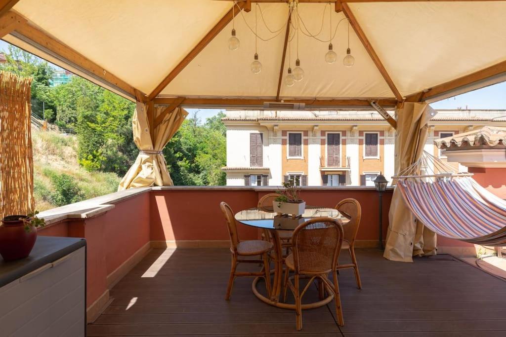 Penthouse With Jacuzzi On Private Terrace In Trastevere Róma Kültér fotó